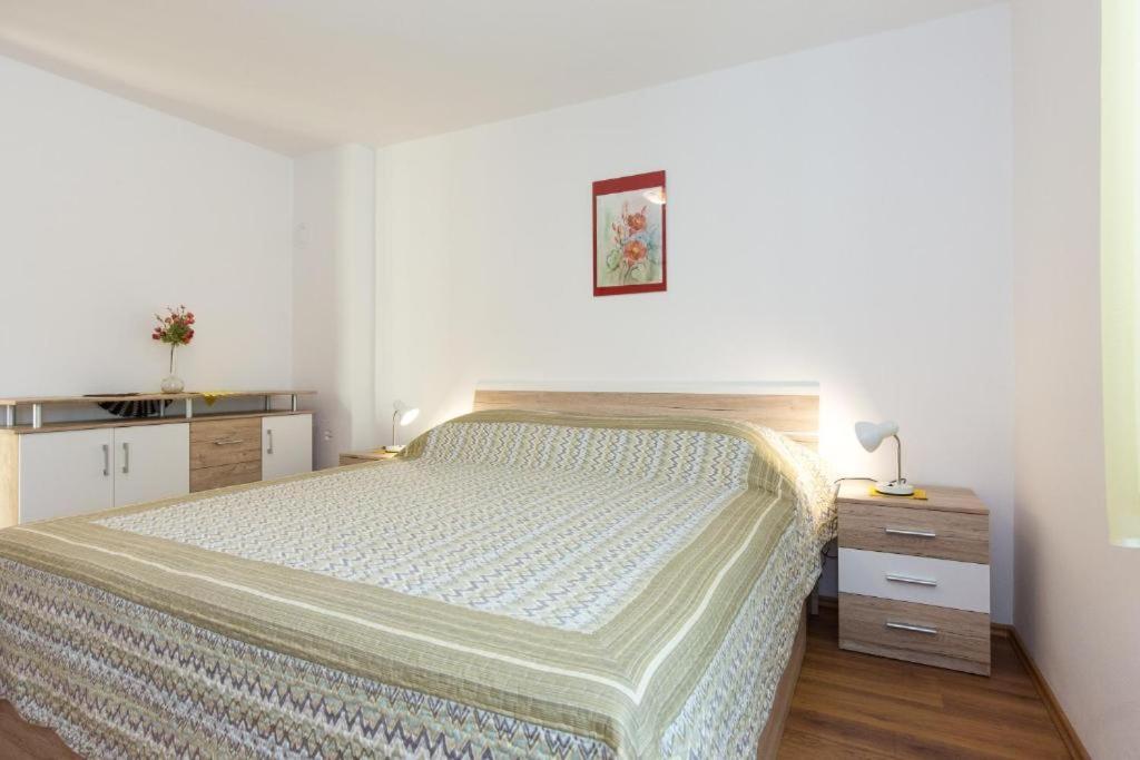 Apartments Hodanic クルク エクステリア 写真