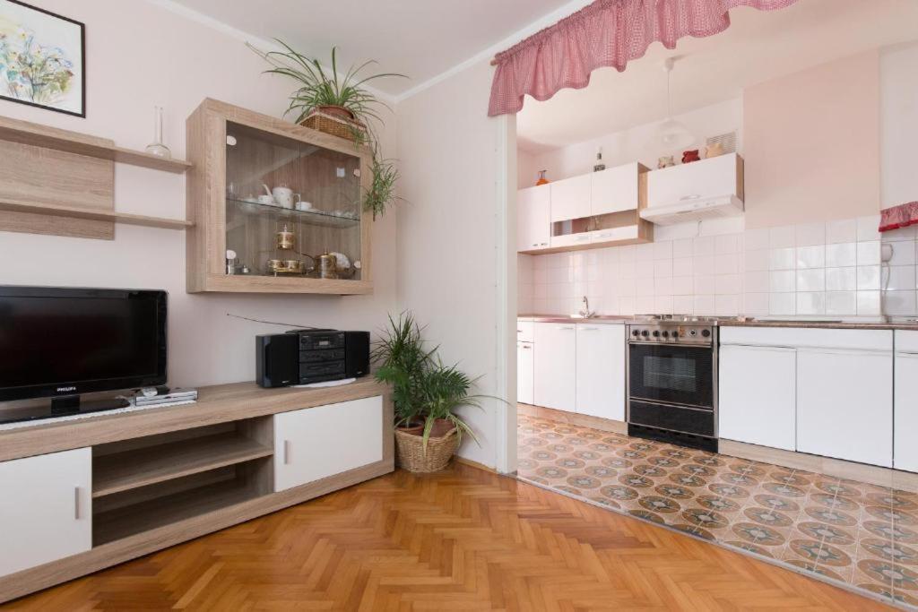 Apartments Hodanic クルク エクステリア 写真