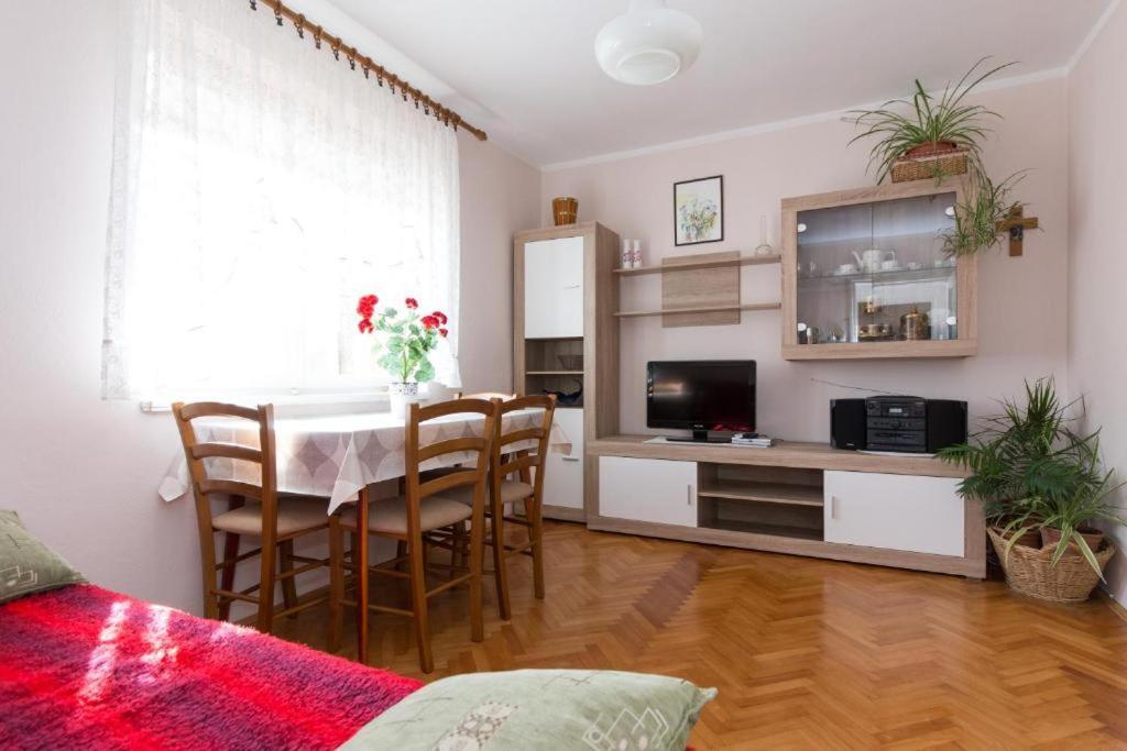 Apartments Hodanic クルク エクステリア 写真