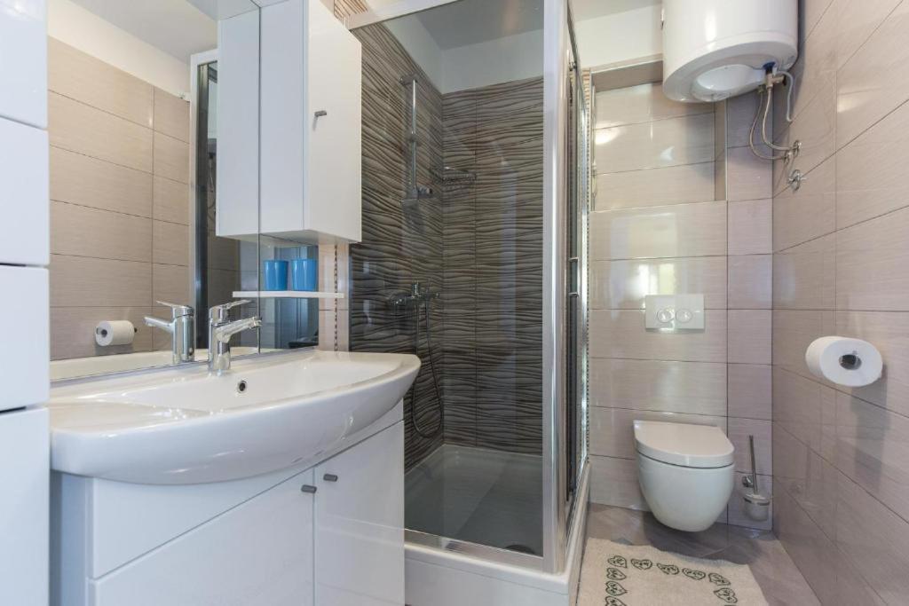 Apartments Hodanic クルク エクステリア 写真