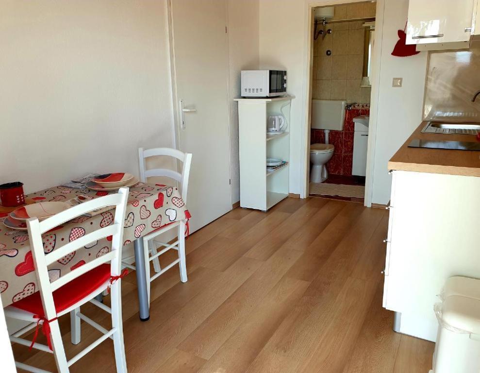 Apartments Hodanic クルク エクステリア 写真